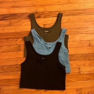 Wild Fable // set of 3 cropped tanks